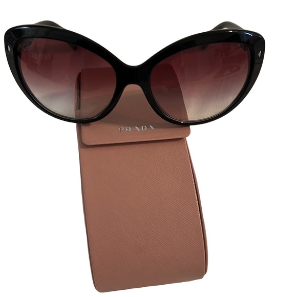 PRADA Ladies sunglasses new condition with a case - Picture 5 of 5